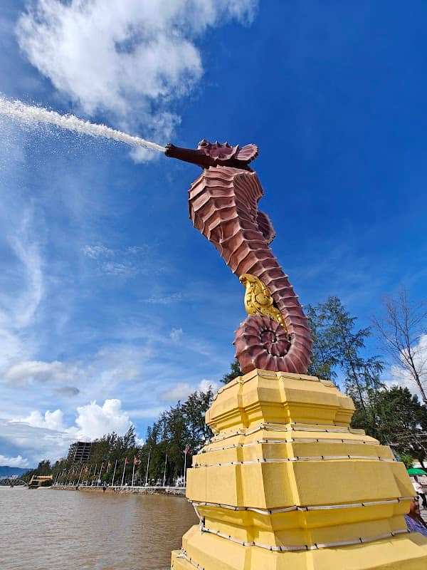 Seahorse Statue - Image 1