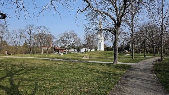 Walter Vogelweide Park - Image 3