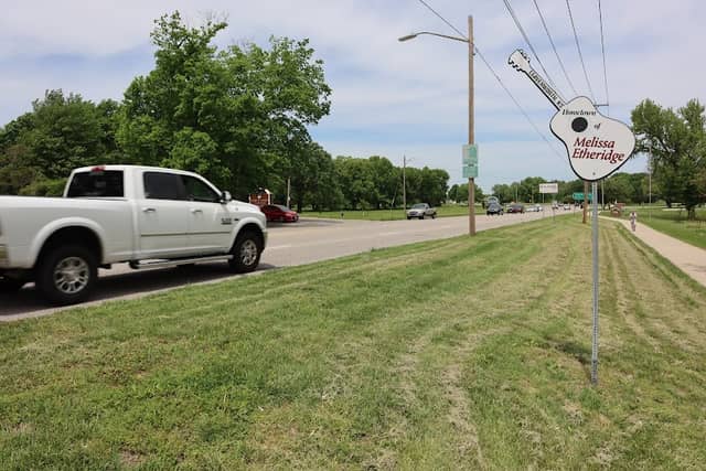 Sign „Hometown of Melissa Etheridge“ - Image 3