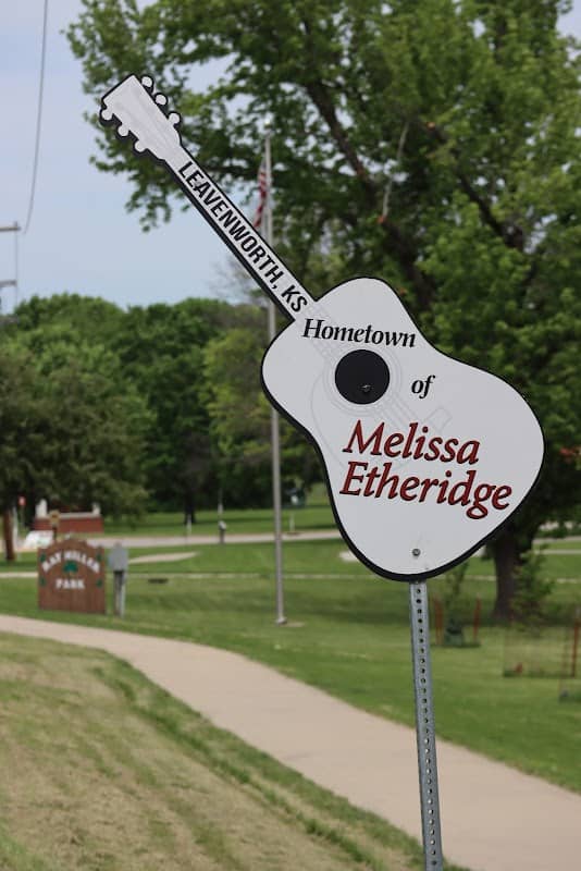 Sign „Hometown of Melissa Etheridge“ - Image 2