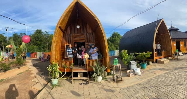 Saung Bambu Pelangi Kenten - Image 1