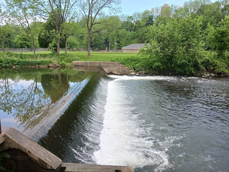 Fountain Park - Image 1