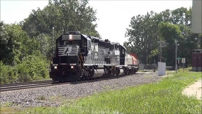 New Haven Railfanning Parking Lot - Image 1
