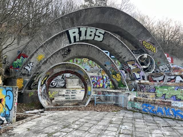 Lepencei panoráma strand torzó, graffiti látványosság. - Image 1