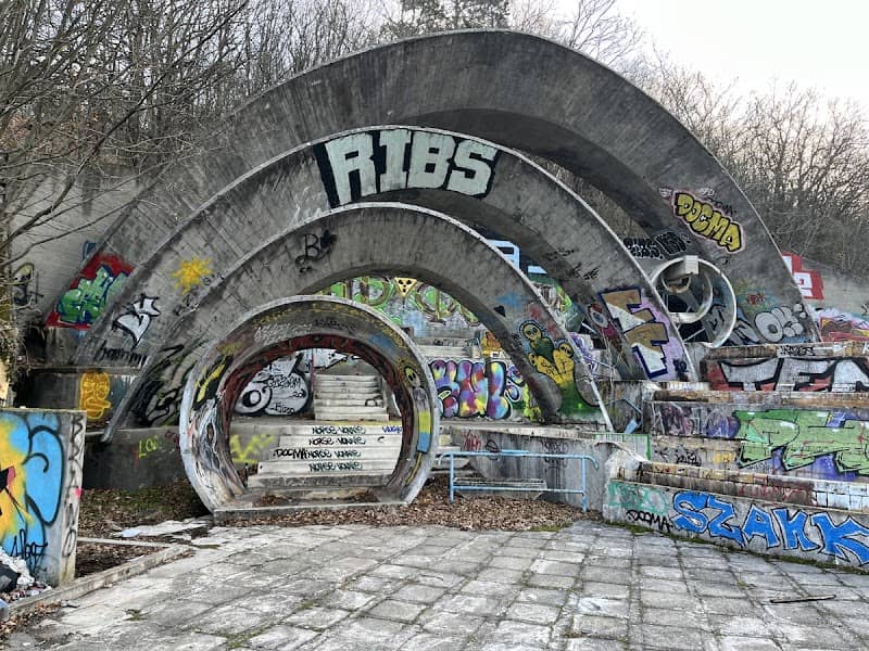 Lepencei panoráma strand torzó, graffiti látványosság. - Image 1
