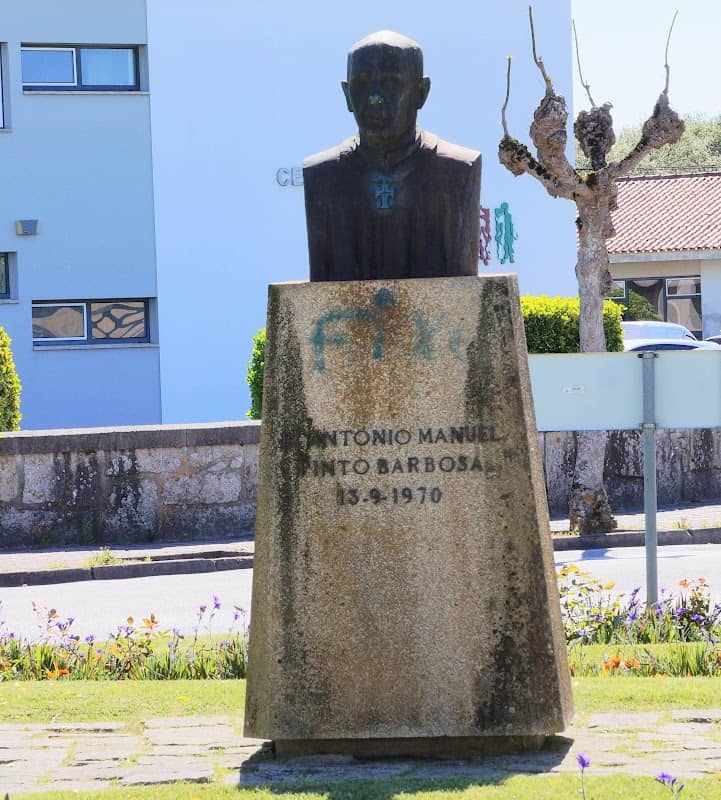 Busto em Homenagem a Dom António Manuel Pinto Barbosa - Image 1
