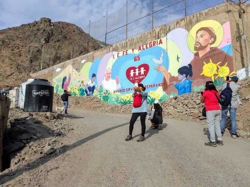 Mural "La ciudad a través de la infancia" - Image 1
