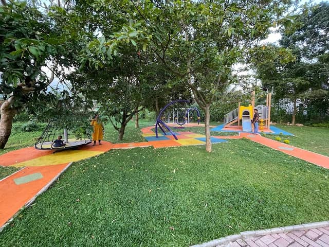 Children's play area - Image 1
