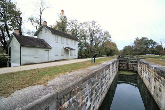 Canal Lockhouse 44 - Image 2
