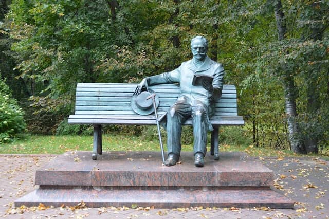 Pamyatnik P.i. Chaykovskomu - Image 1