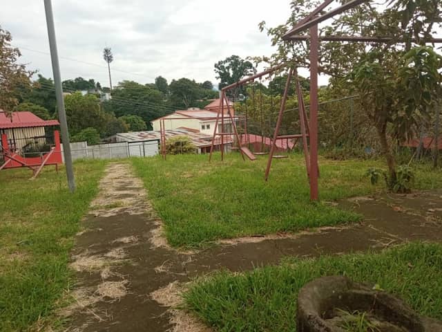 Playground Urb. Bermúdez - Image 1