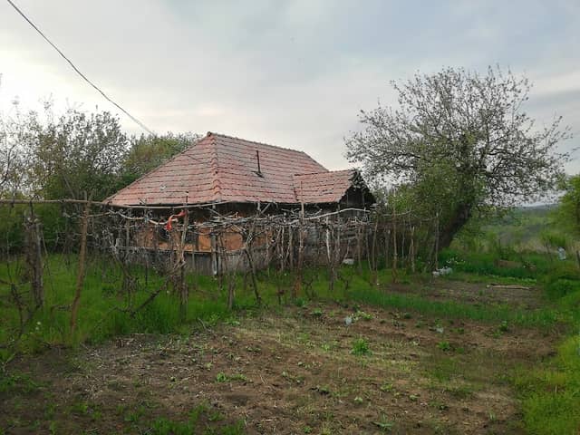 Casa din deal - Image 1