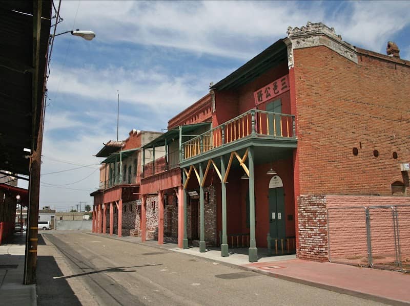 China Alley - Image 1