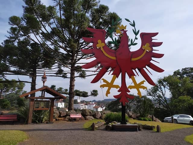Monumento Águia de Treze Tílias - Image 1