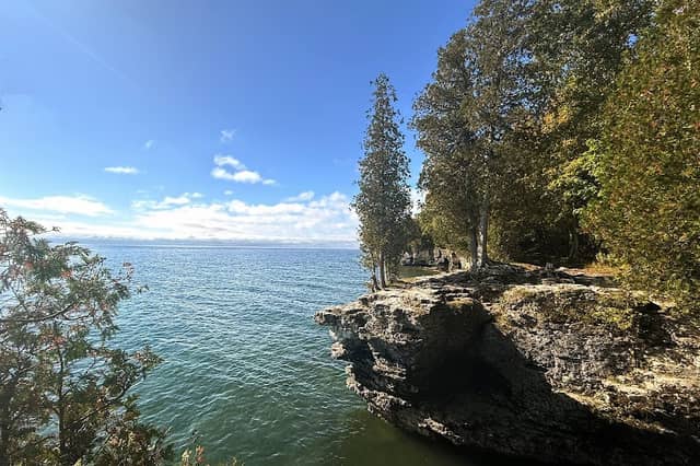 Cave Point Cliffs - Image 3