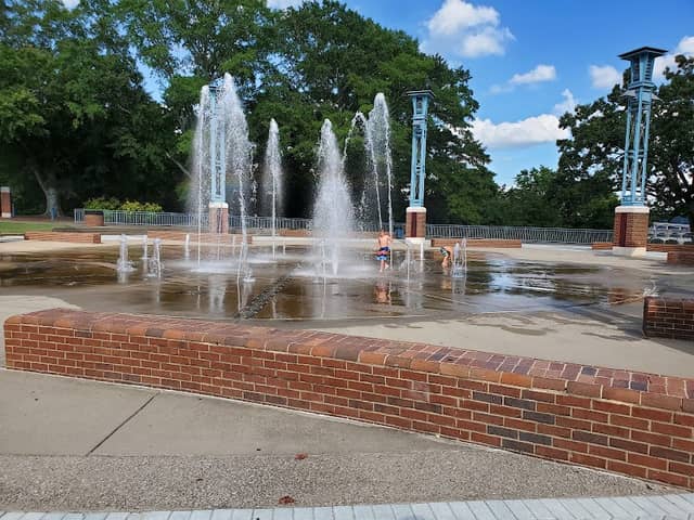 Interactive Play Fountain At River Heritage Park - Image 1