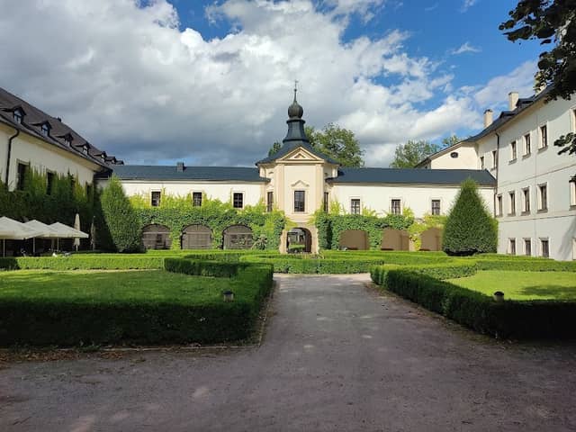 Chateau park - Image 1