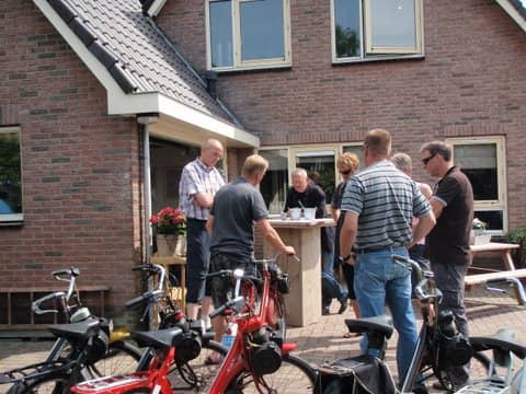 Solexverhuur sloepverhuur scooterverhuur 2CV Eendverhuur Op Paed - Image 1