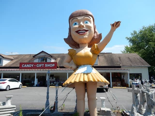 Dolly Dimples Waitress Statue - Image 2