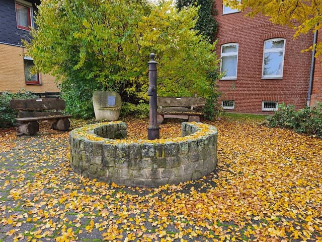 Brunnen und Ehrentafel der Ortsbürgermeister - Image 1