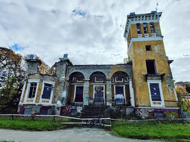 Muraste Manor - Image 1