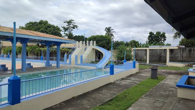 Glare Swimming pool - Image 1