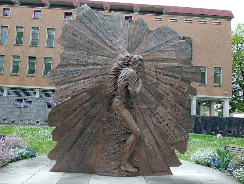 Monumento ai caduti Istituzionali "Tra il Bene e il Male". - Image 1