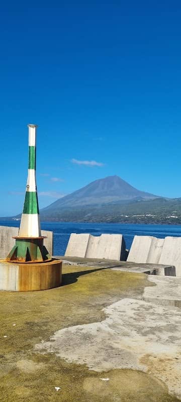 Lajes breakwater - Image 1