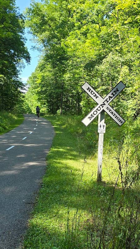 Chardon bike trailhead - Image 1