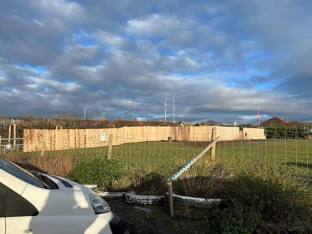 Secure dog field - Image 1