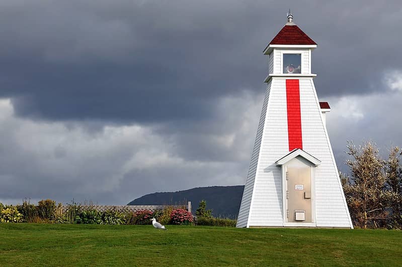 Caveau Point Rear Range Lighthouse - Image 1