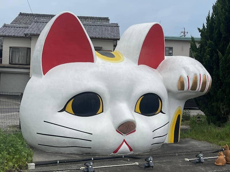 Tokoname Manekineko Street (Tokoname Lucky Cat Street) - Image 1