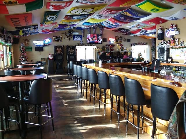 Log Cabin Resort & Tavern - Image 2