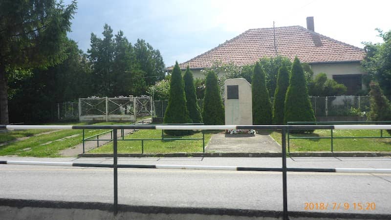 Remenyik Zsigmond emlékmű - Image 1
