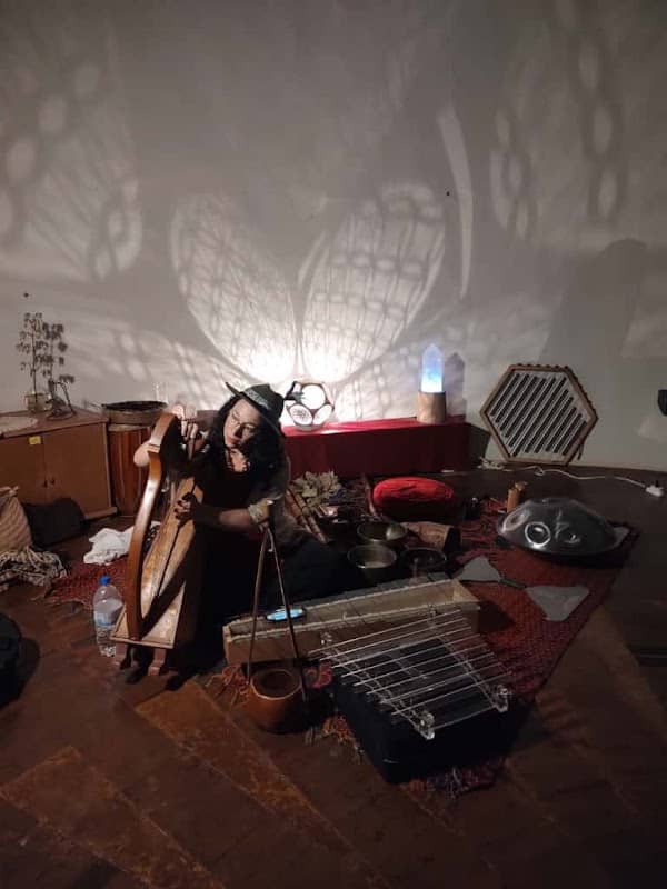 Jornada Sonora & Sound Healing com Linoy - Image 1