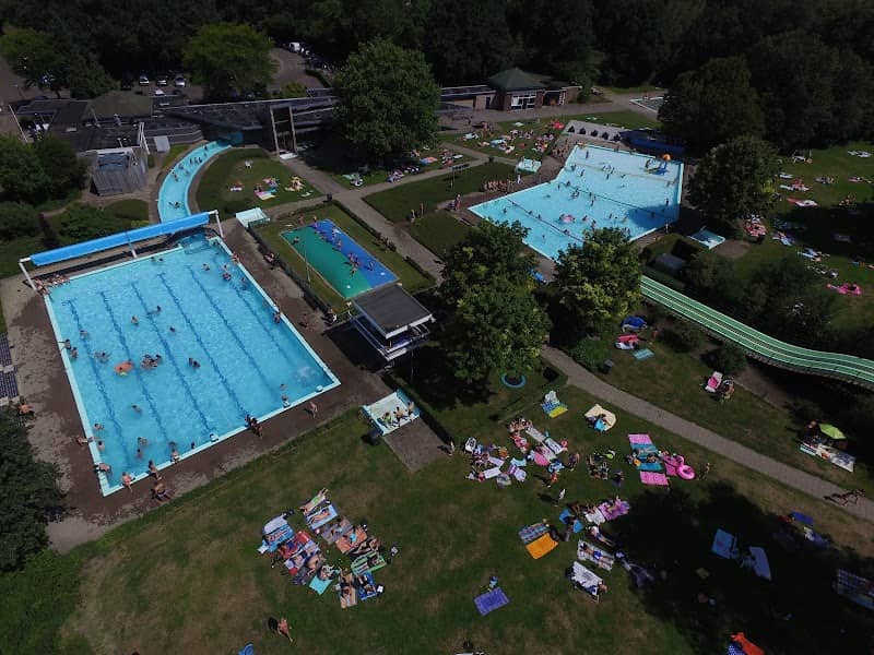 The pool Meene Ruurlo - Image 1