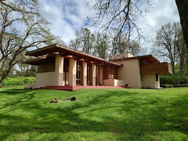 The Gordon House by Frank Lloyd Wright - Image 1