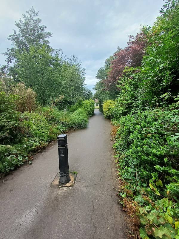Thornes Park Aviary - Image 2