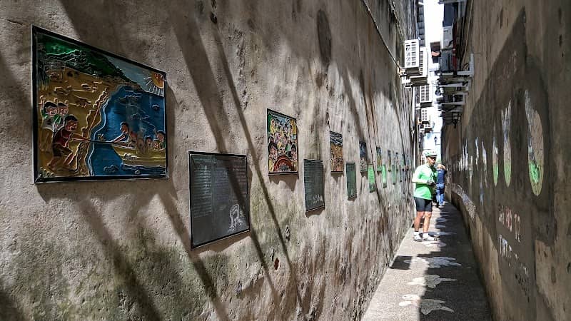 لوروڠ ڤڽوTurtle Alley - Image 1
