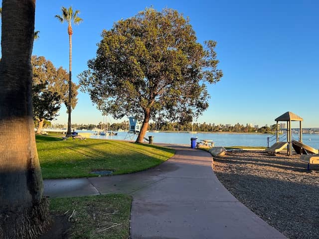 Glorietta Bay Park - Image 1