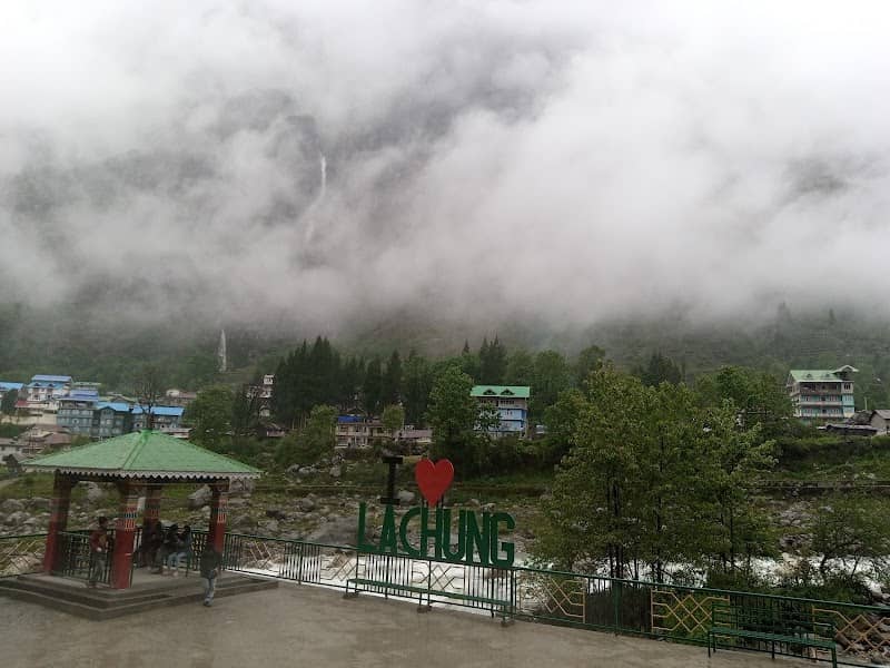Lachung cliffs - Image 3