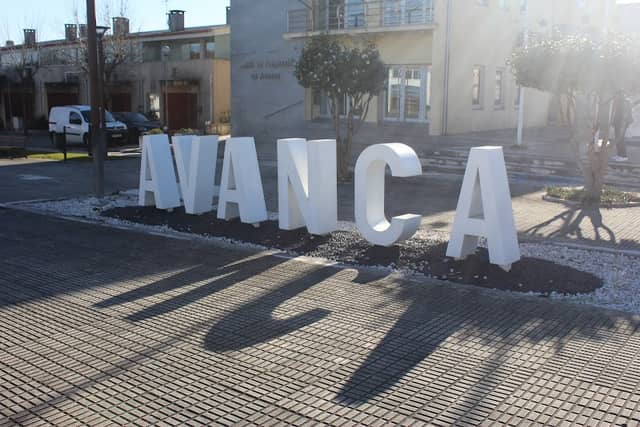 Letreiro "AVANCA" - Image 1
