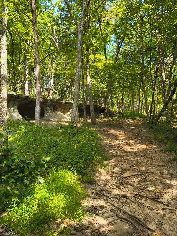 LaBarque Hills Trailhead - Image 1