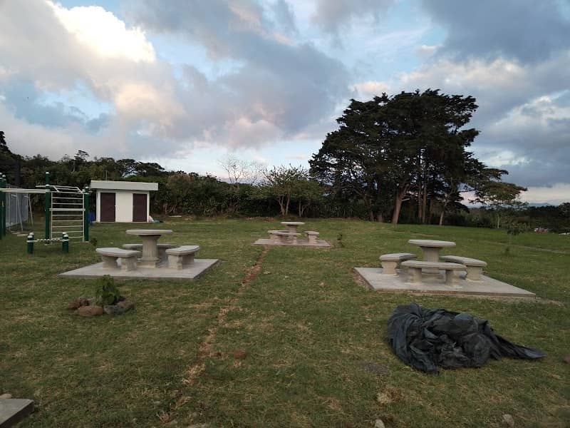 Calle Hernández Park - Image 2