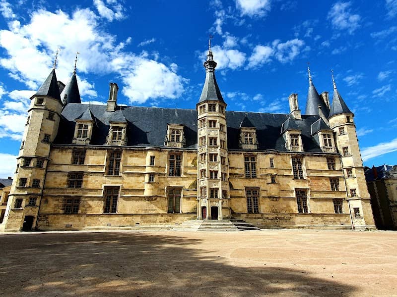 Palais ducal de Nevers - Image 1