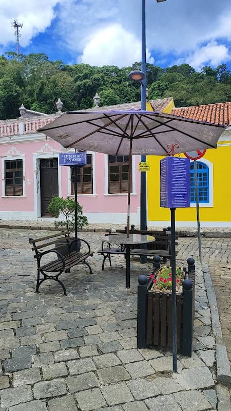 Pequena Praça dos Amigos - Image 1