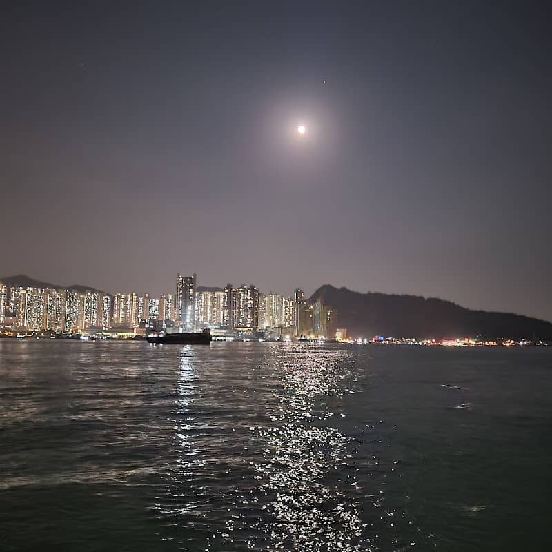 Quarry Bay Promenade - Image 2