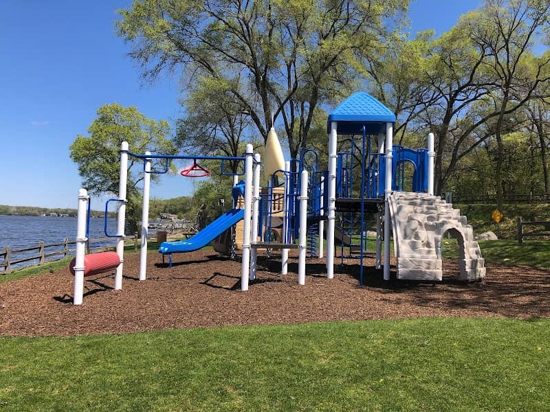 Lakefront Park - Image 1