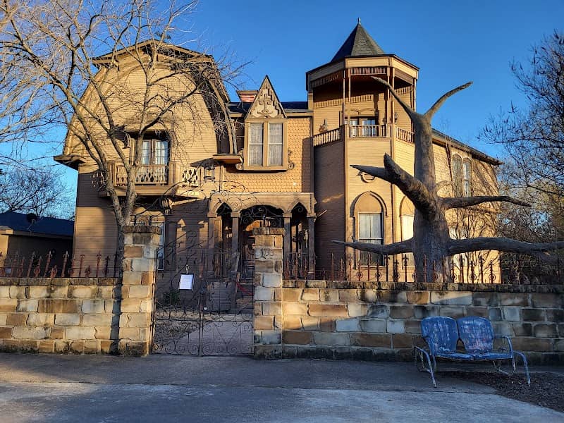 Munster Mansion - Image 2