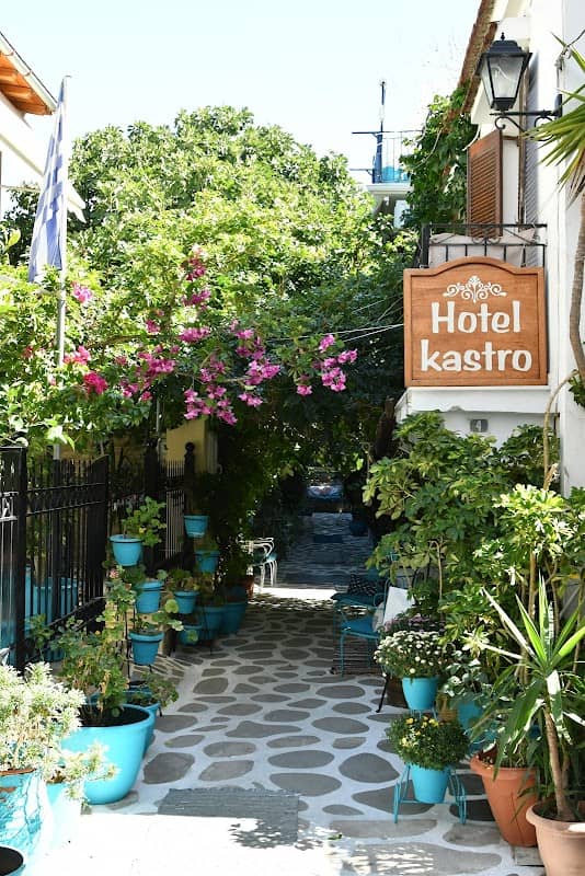 Skiathos old town alleyways & traditional houses - Image 2